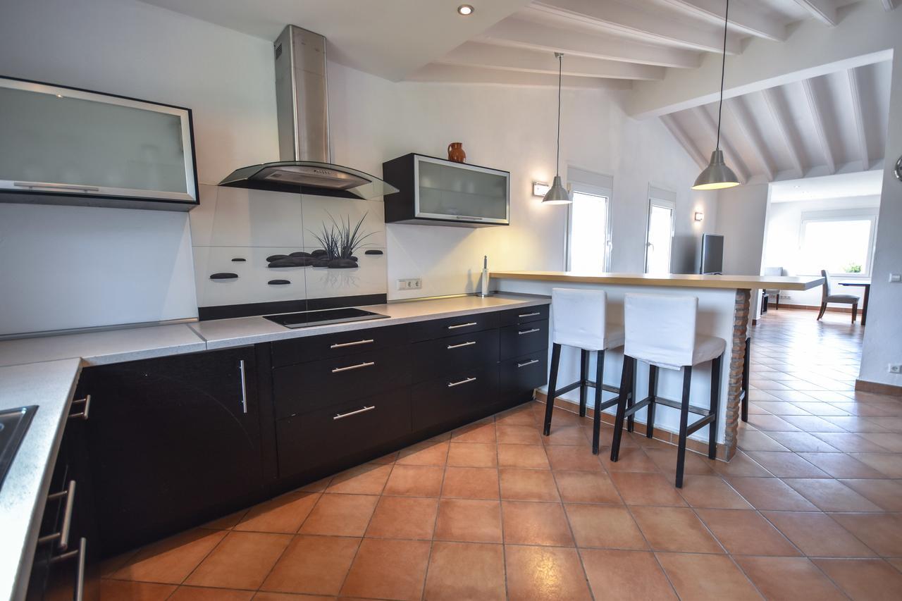 In The Second Line, Modern Beachfront Holiday Home In Costabella, Marbella Exterior photo